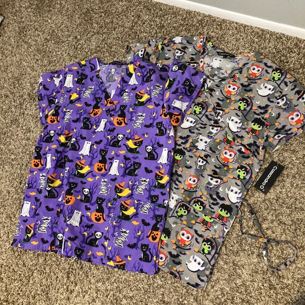 🔴EVERYTHING MUST GO🔴 Cassandra O Halloween 🎃 scrub top - Picture 1 of 4